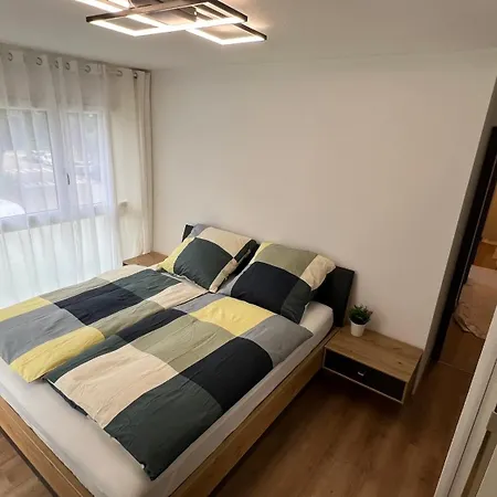 民宿 With Double Size Bed In Center