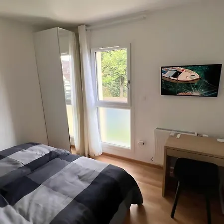 Alloggio in famiglia With Double Size Bed In Center *