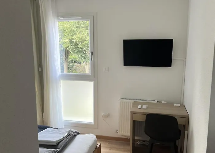 Homestay With Double Size Bed In Center