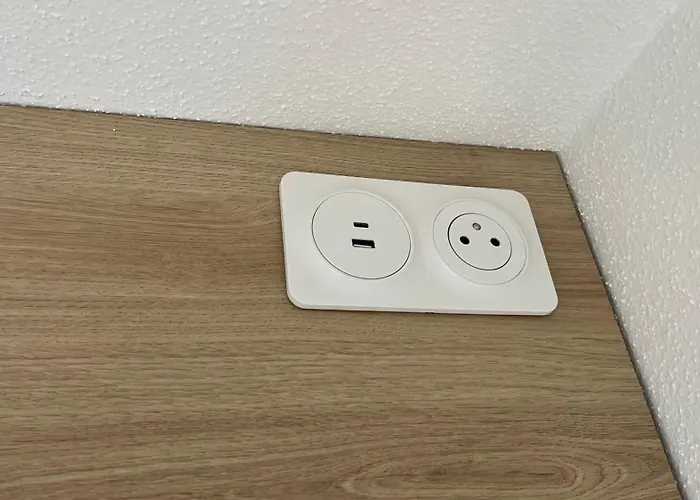 Homestay With Double Size Bed In Center